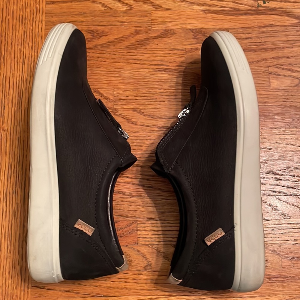 Women's ECCO black slip on with zipper sneakers. Size 8 - Picture 9 of 10